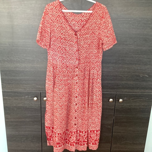 Red Ikat Like Print on Cream Background Dress V Front/Back Loose Fit Floral Med - Picture 1 of 10